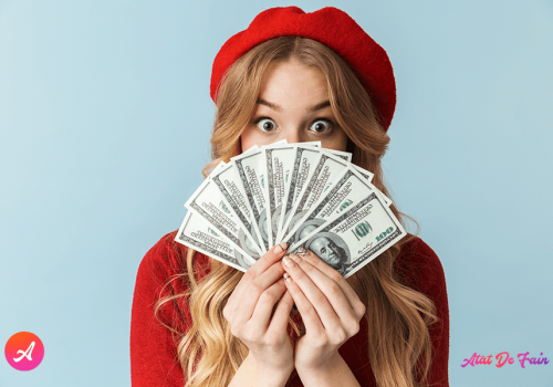 Ce înseamnă când visezi bani