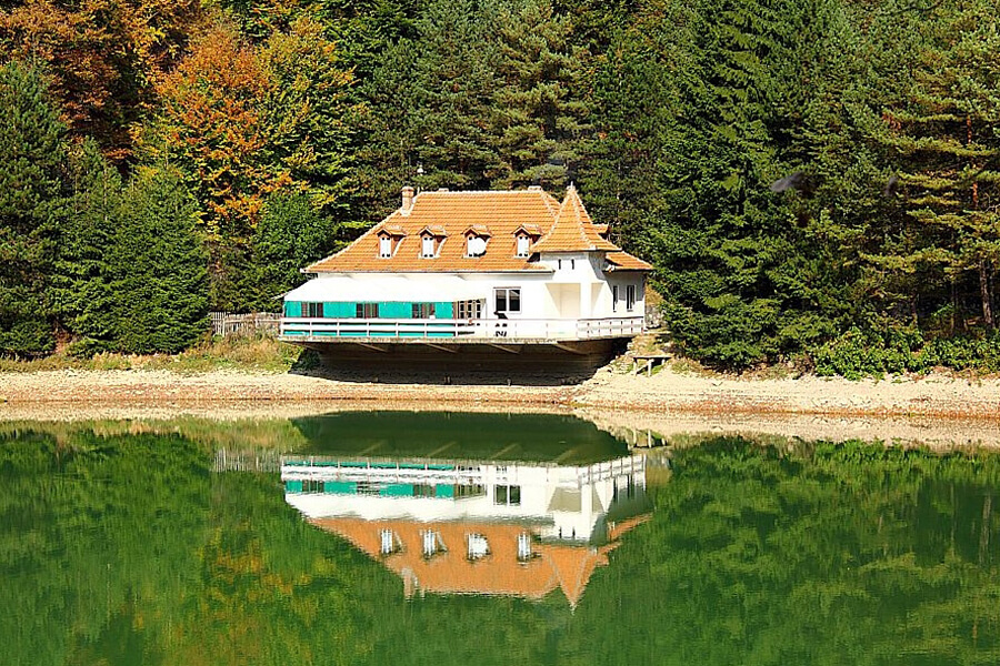 Lacul Iezerul Ighiel