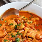 Rețeta originală papricaș unguresc de pui cu găluște